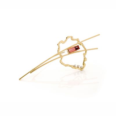 18k yellow gold brooch with tourmaline and diamonds.