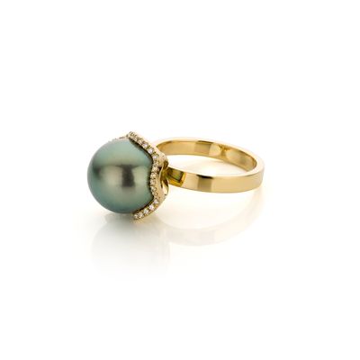 RIng with tahiti pearl and diamonds