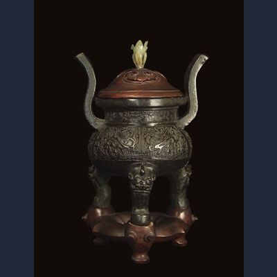 A MING DYNASTY CHINESE BRONZE CENSER
