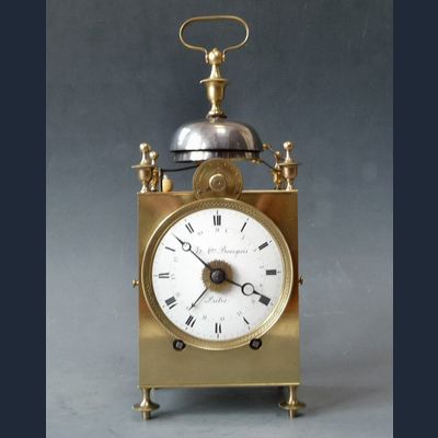 Franse Capucine klok met datum aanwijzing, kwartierslag op twee bellen, c. 1820.