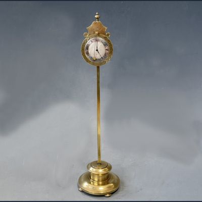 Elegante miniatuur zaagklok met 'Zappler', gesigneerd 'Osthalder in Wien', circa 1840.