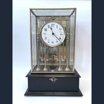 Herbert Scott elektrisch aangedreven slingeruurwerk, circa 1902.