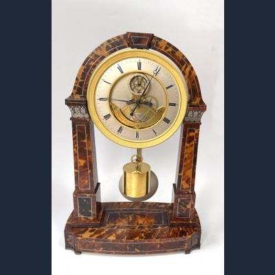 Weense regulateur, 'Mayer & Marenzeller in Wien', no 104, looptijd 1 maand, schildpad kast,  ca 1830-40.