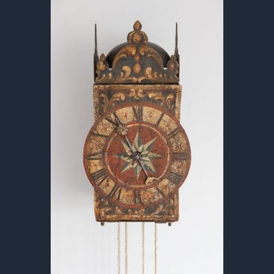 "Renaissance Eisenuhr" , polychrome renaissance ijzeren wandklok met balans. Circa 1650, Zuid-Duitsland.