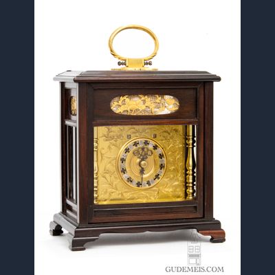 Eine japanische Tischuhr mit Schlagwerk und Kalender, Makura-Dokei, ca. 1840.