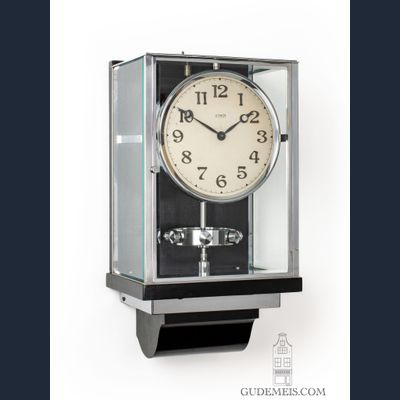 Een Franse Art Deco Reutter patent wand atmos klok RM1, circa 1934.