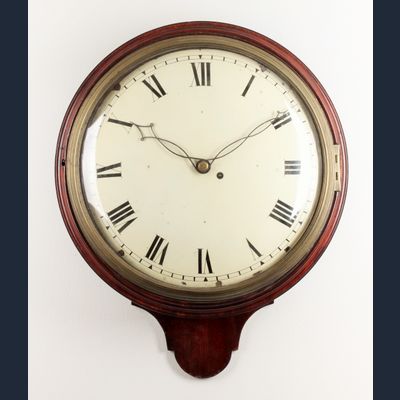 Een fraaie Engelse mahonie wandklok, circa 1820