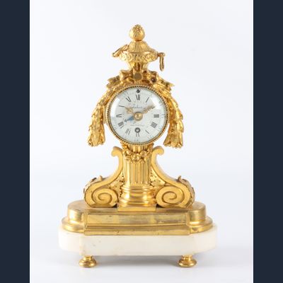 Een kleine Frans Louis XVI vuurverguld bronzen pendule, Imbert L'aîné, circa 1765