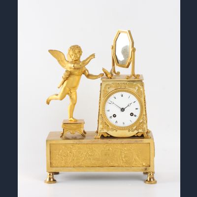 Een Franse Empire vuurverguld bronzen pendule, circa 1810
