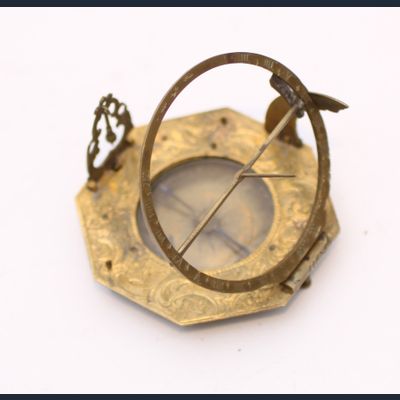 Een Duitse messing zakzonnewijzer, Andreas Vogler, circa 1740