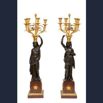 Een groot paar Franse Louis XVI bronzen kandelaars, François Remond, circa 1800
