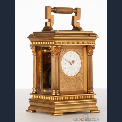 Een fraai klein Frans verguld messing reisklokje, Lepine, circa 1900.