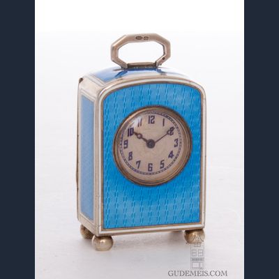 Een miniatuur Zwitsers Art Deco guilloche emaillen reisklokje, circa 18920