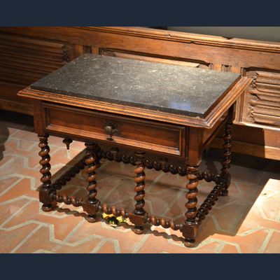 Tafeltje met blad in hardsteen, Frankrijk, 17e eeuw