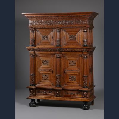 Holländischer viertüriger Renaissance-Säulenschrank