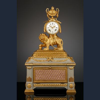 Franse Louis XVI leeuwpendule met speeldoos