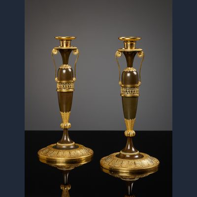 Paar Franse Directoire kandelaars, toegeschreven aan Claude Galle