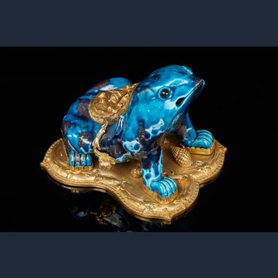 French mounted Régence inkwell in the shape of a Chinese porcelain toad