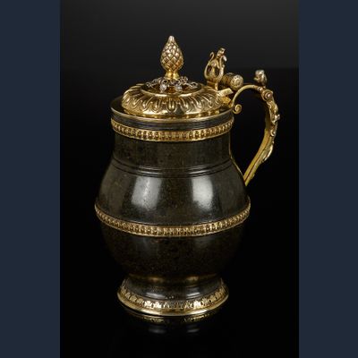 Duitse Serpentijnstenen Bierpul met verguld zilveren monturen