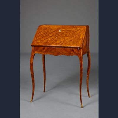 Frans Louis XV bureau en pente, J Dubois