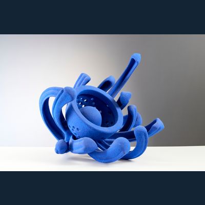 Barbara Nanning (Den Haag 1957), uniek keramisch sculptuur, met titel 'Hydras', 1997.