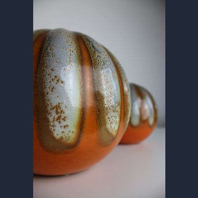 LJ Muller, plateelbakkerij Zuid-Holland, two pumpkin-shaped ball vases with Muvelee decor.