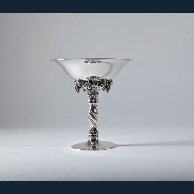 Georg Jensen, tazza met druiven, geh. sterling zilver, ontwerp 1918, uitg. 1925-1932