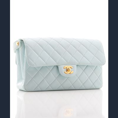 Chanel Flap Handtas in Lichtblauw Gematelasseerd Lamsleder