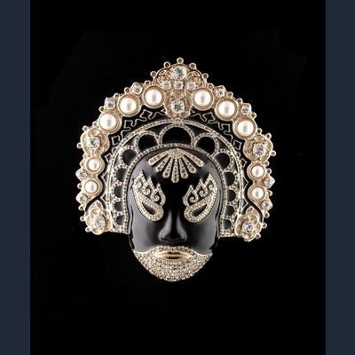 Valentino Decoratieve 'Masker Broche' geinspireerd door Japan