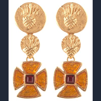 Yves Saint Laurent Oorbellen in de vorm van een Maltese Kruis