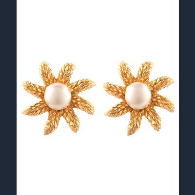 Een Paar Chanel Oorbellen