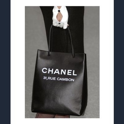 Chanel Shopping Tote Medium in Zwart Kalfsleer - Runway