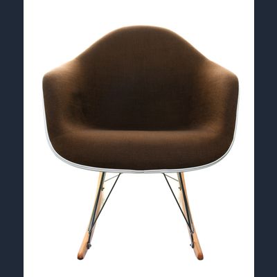 RAR Rocking Chair ontworpen door Charles and Ray Eames geproduceerd door Herman Miller