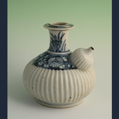 A  Chinese porcelain Kendi