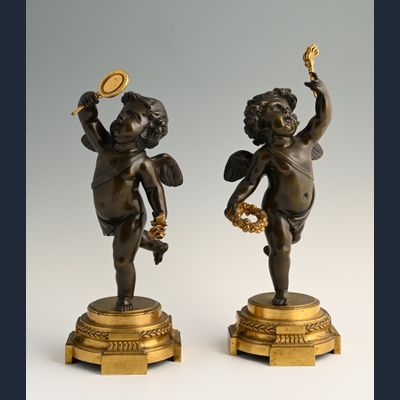 Een paar bronzen beeldjes