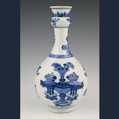 Een Chinese porseleinen vaas.