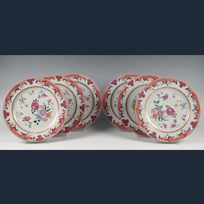 Een set van zes Chinese porseleinen borden