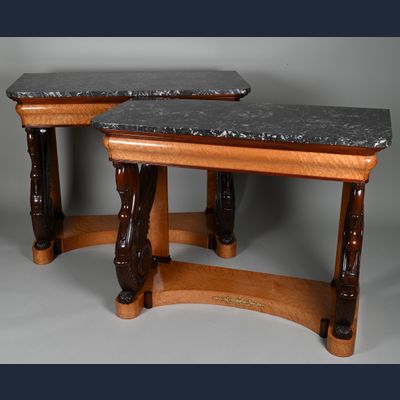 Een paar Charles X wandconsoles.