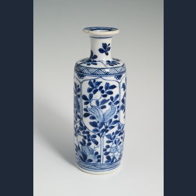 A Chinese porcelain vase