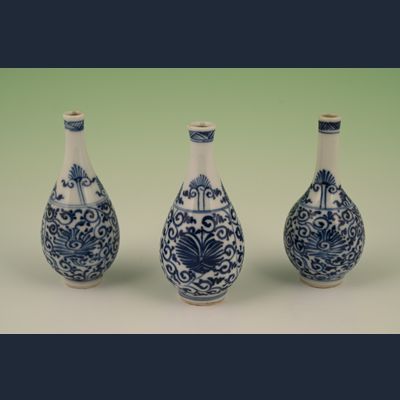 A set of three Chinese porcelain vases
