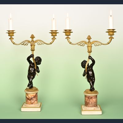 Een stel Engelse kandelaars met Blue John.