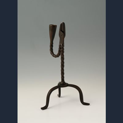 Een Zeldzaame bronzen kandelaar