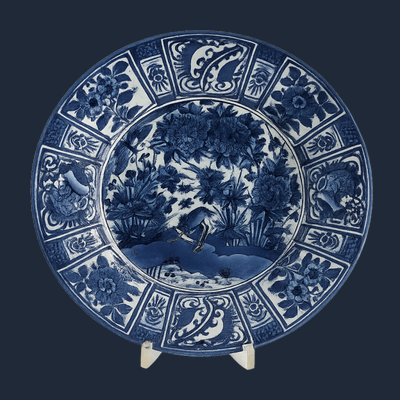 Een grote Japanse Arita schotel