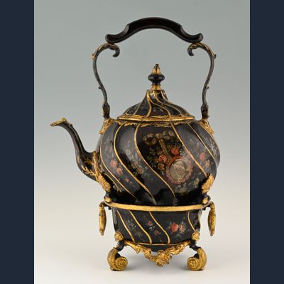 Een tinnen bouilloire op komfoor