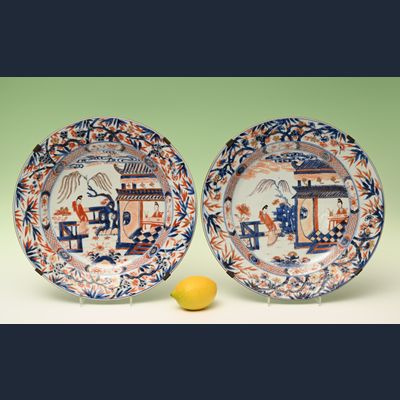 A pair of Chinese porcelain Imari Dishes.