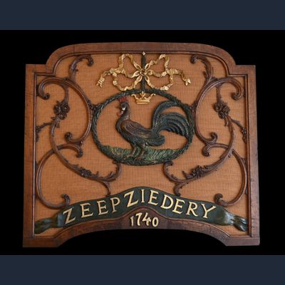 Ein niederländisches Oberlicht aus der Seifenfabrik 'De Gekroonde Haan' in Leiden