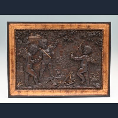 Een notenhouten reliëf