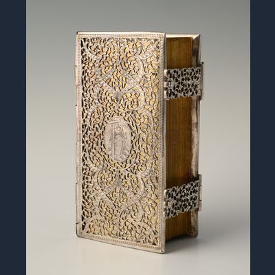 Een zilveren  boekband