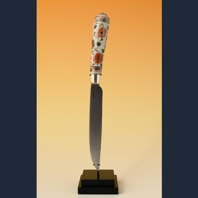 Een mes met Chinees porseleinen famille verte greep