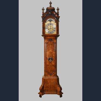 Een 18de eeuws  Amsterdams  staand horloge